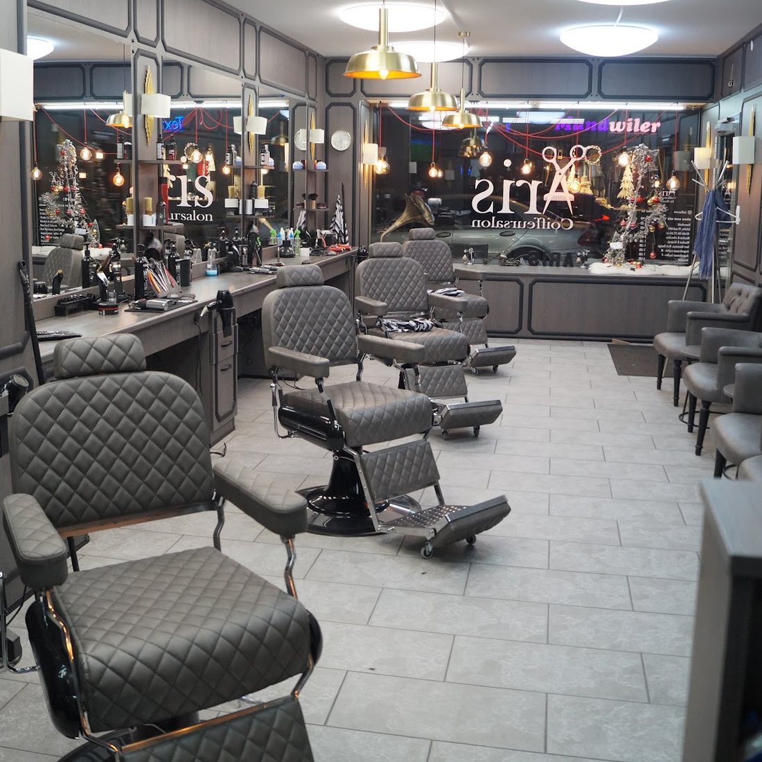 Weiterer Blick auf die Styling-Stationen